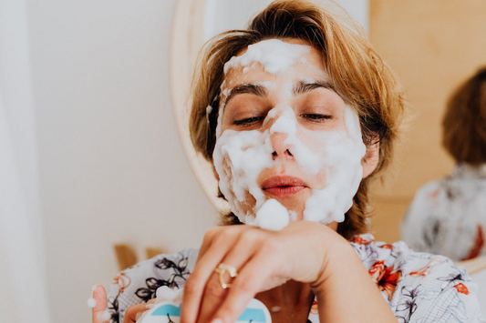 Salicylic Acid Face Wash: Benefits & Tips to Apply